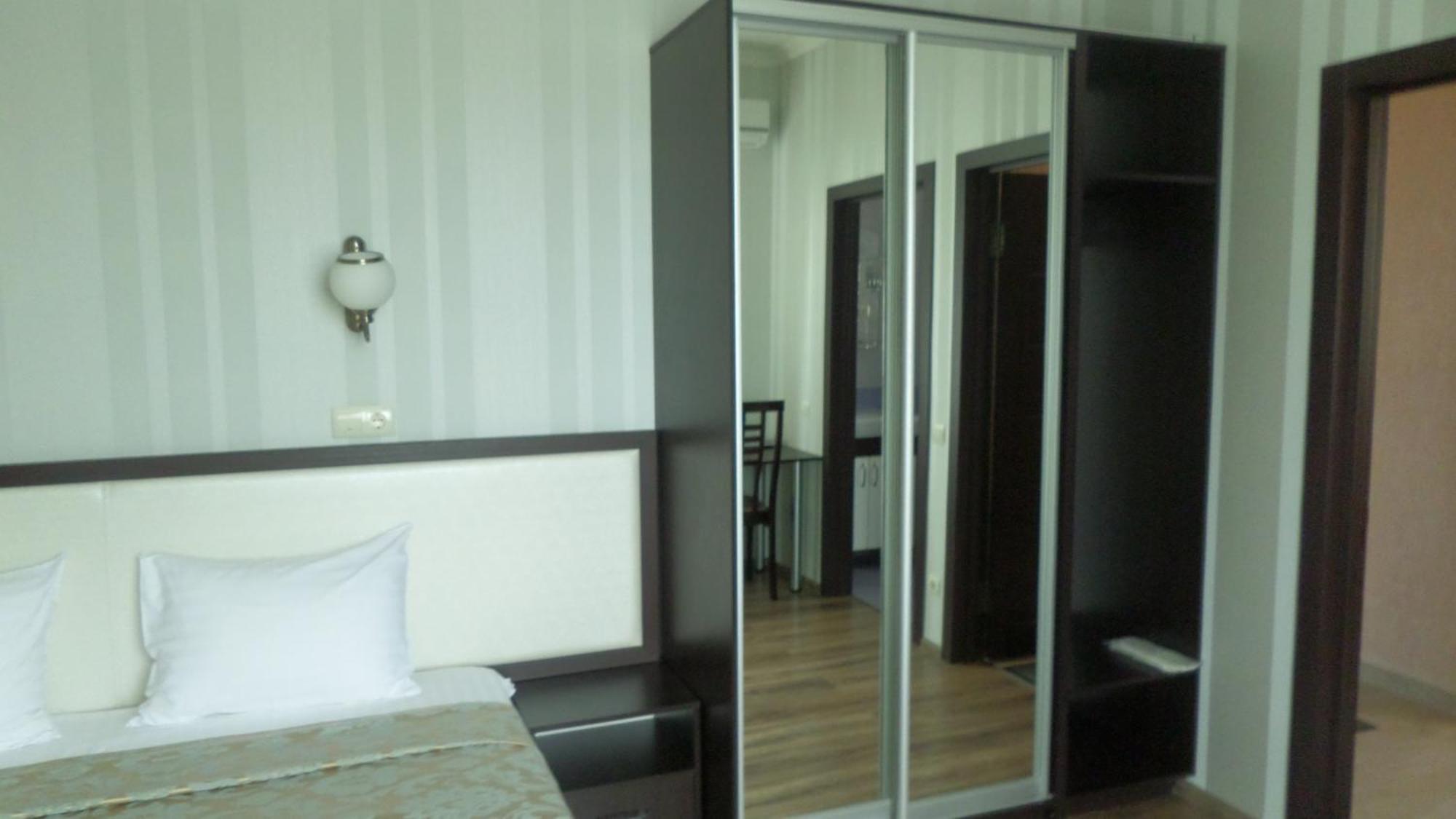 Royal Hotel Harkov Szoba fotó